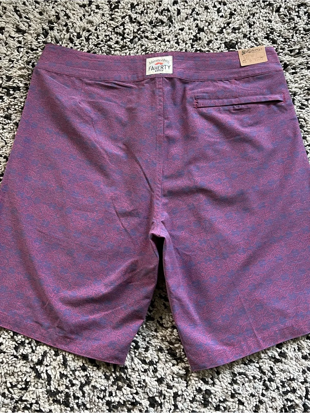 Faherty Biarritz Board Shorts Light Red Blue 9” Inseam Quick Dry Men’s Size 32